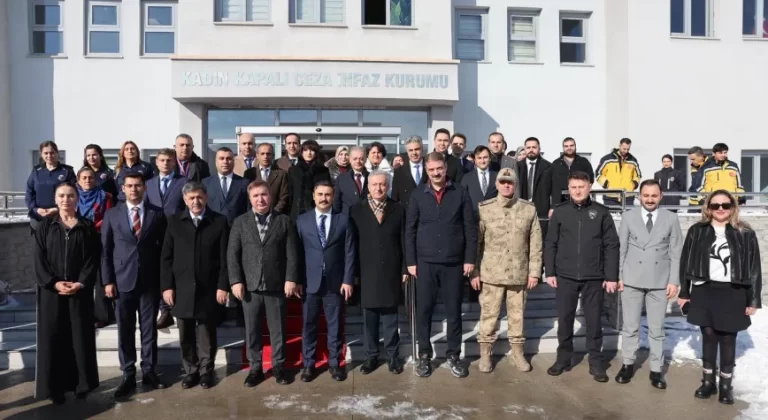 Vali Aydoğdu, Erzincan Kadın Kapalı Ceza İnfaz Kurumunda Açılan Sergiyi Gezdi