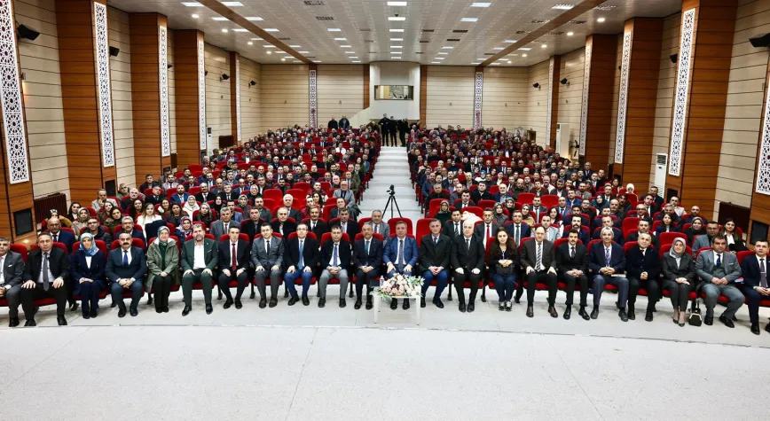 Vali Aydoğdu Okul Yöneticileriyle Buluştu: “Gençlerimiz Bugünün En Kıymetli Ortaklarıdır”