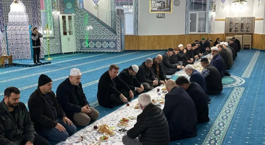 Vali Aydoğdu ve İl Müftülüğü Heyeti Cemaetle Bir Araya Geldi