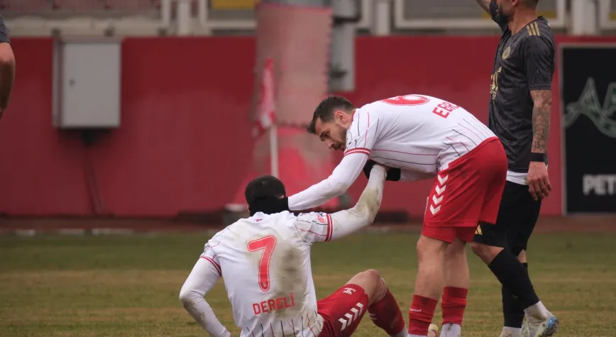 Ahmet Dereli Sakatlığı Nedeniyle Oyuna Devam Edemedi