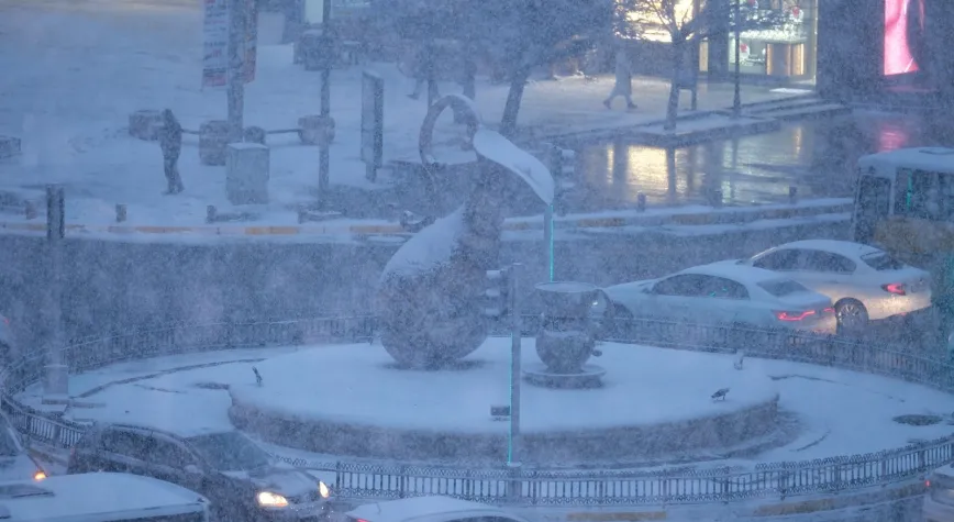 Beklenen Kar Geldi: Erzincan’da Akşam Saatleri Beyaza Büründü