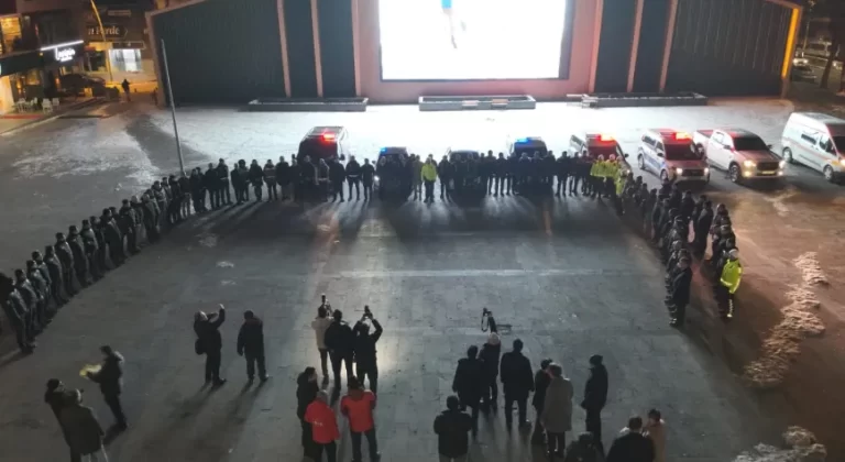 Dörtyol Meydanı’nda Yeni Yıl Mesaisi: Emniyet Güçlerine Moral Ziyareti