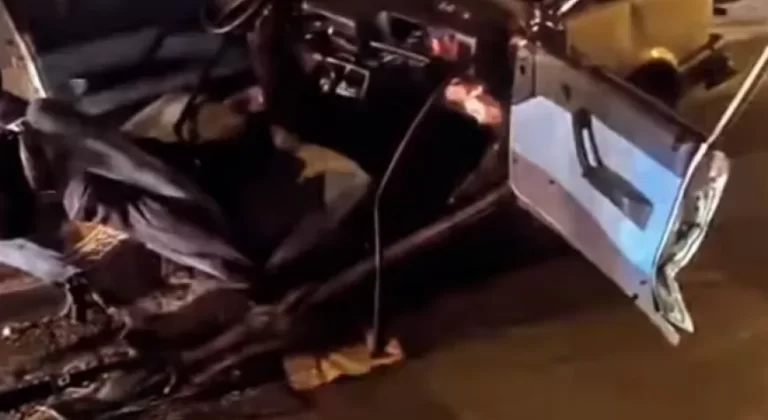 Erzincan’da Feci Kaza: Tofaş Ortadan İkiye Bölündü, 4 Yaralı