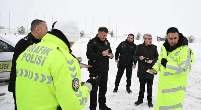 Kar Altında Görev Başındalar: Emniyet Müdürü Baybaba’dan Personele Moral Ziyareti