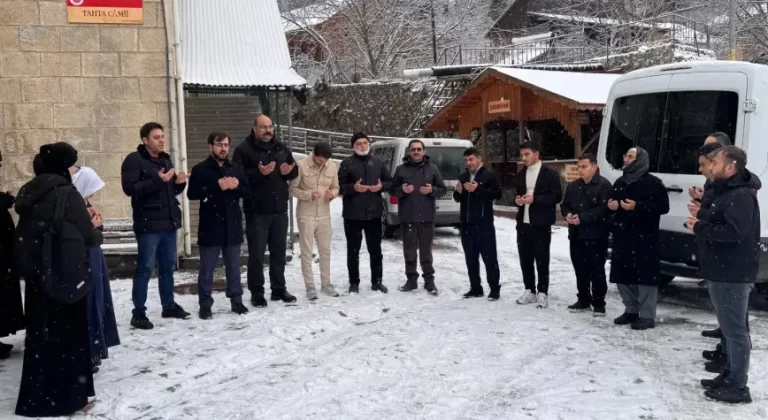 Kemaliye’de Umre Ödüllü Kitap Okuma Yarışması Kazananları Dualarla Uğurlandı