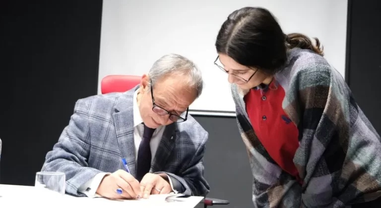 Sadık Yalsızuçanlar Erzincan’da Gençlerle ve Vatandaşlarla Buluştu