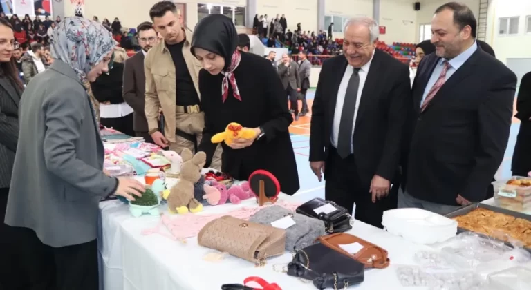 Tercan’da Gazze İçin Gönüller Bir Oldu: Hayır Çarşısına Yoğun İlgi