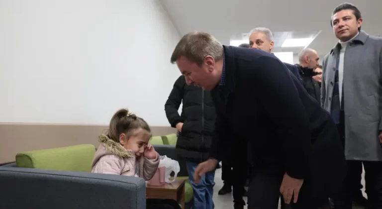 Vali Aydoğdu’dan Yeni Yıl Gecesi Acil Servis Ziyareti: Hastalara Geçmiş Olsun, Sağlık Çalışanlarına Teşekkür