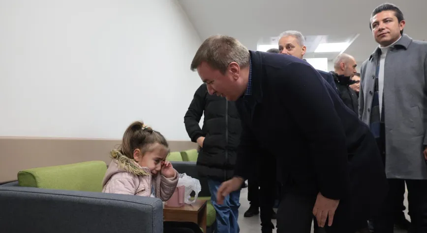 Vali Aydoğdu’dan Yeni Yıl Gecesi Acil Servis Ziyareti: Hastalara Geçmiş Olsun, Sağlık Çalışanlarına Teşekkür