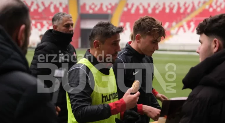 Zelzele’den Tatlı Destek, Tribünlerden Sahaya Güçlü Mesaj