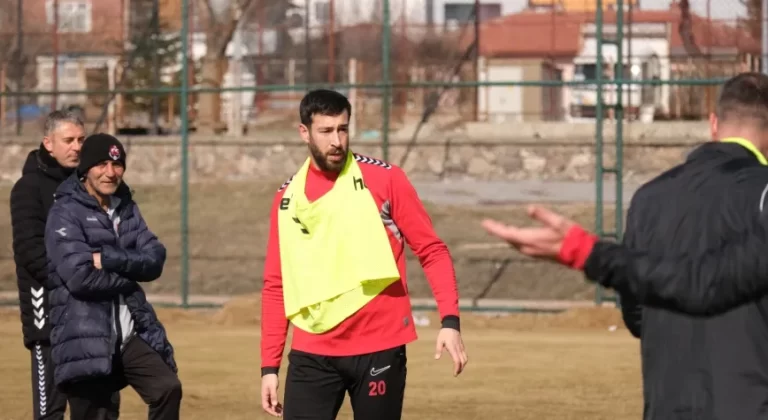 24 Erzincanspor’da Moraller Zirvede! Karaman FK Maçı Öncesi Yüzler Gülüyor