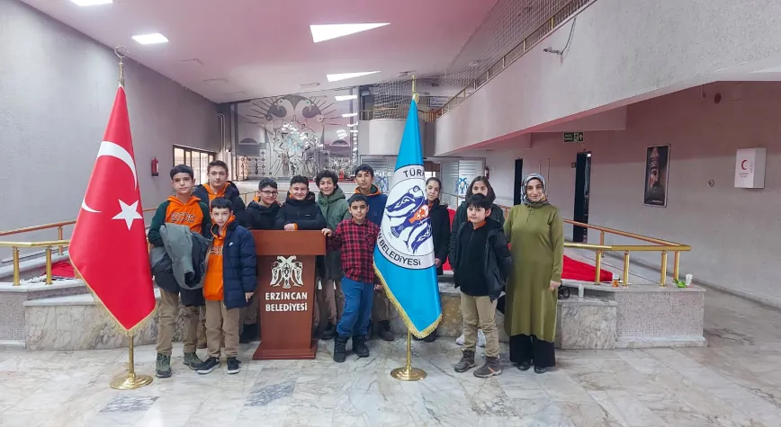 Cumhuriyet Ortaokulu Öğrencilerinden Belediyeye Anlamlı Ziyaret