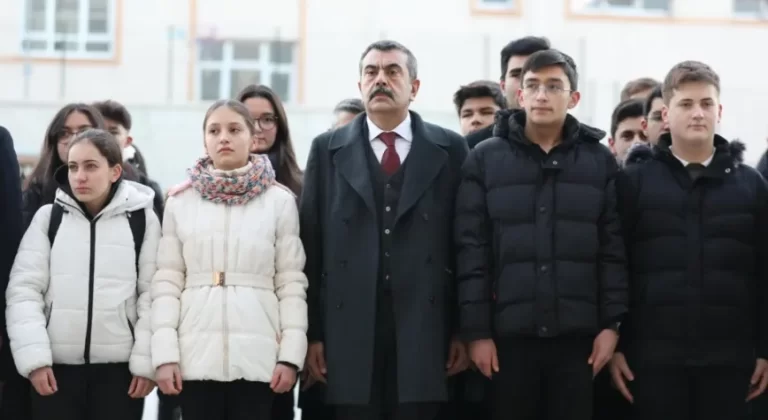 Deprem Şehitleri, Tüm Okullarda Saygı Duruşu ile Anılacak