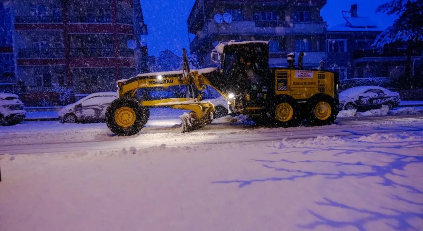 Erzincan Belediyesi Karla Mücadelede Sahada: Ekipler 24 Saat Görev Başında