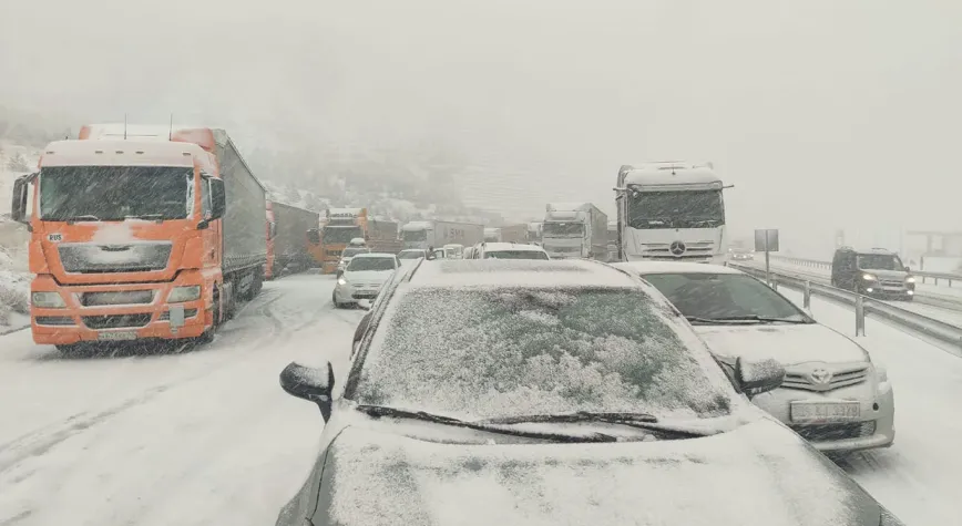 Erzincan’da Kar Ulaşımı Vurdu: Sakaltutan Geçidi Araç Trafiğine Kapatıldı