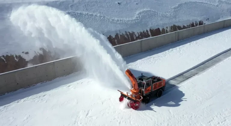 Erzincan’da 494 Köy Yolu Kapandı: Ekipler Seferber Oldu