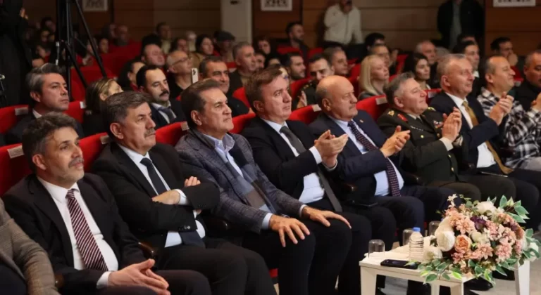 Erzincan’da Kurtuluş Coşkusu Türk Halk Müziği Konseriyle Taçlandı