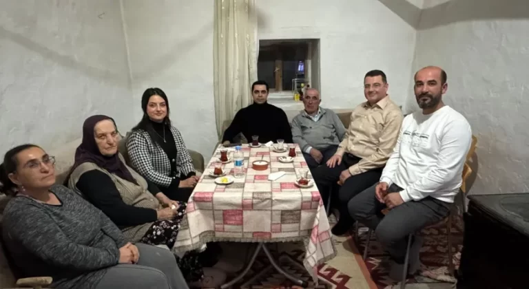 Kemah’ta Gönül Sofrası: Kaymakam Resul Tutay Duyan Ailesinin İftarına Konuk Oldu