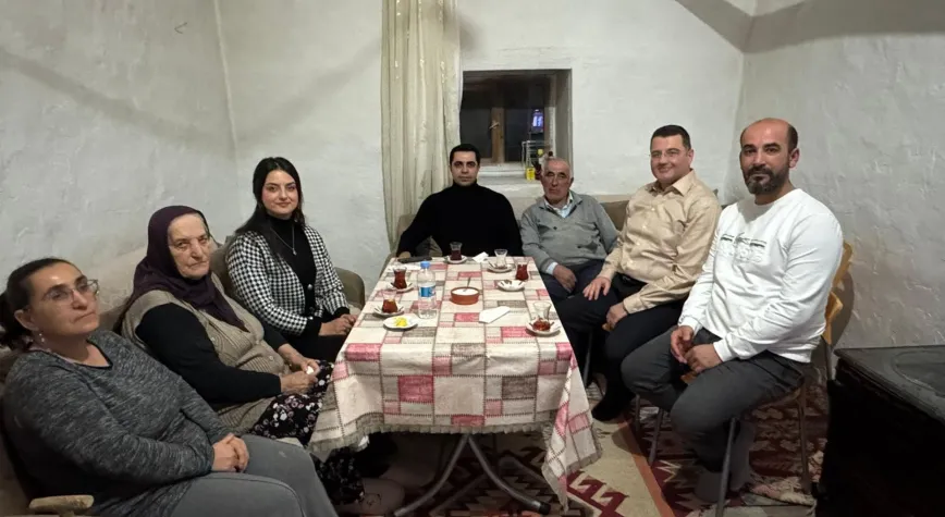 Kemah’ta Gönül Sofrası: Kaymakam Resul Tutay Duyan Ailesinin İftarına Konuk Oldu