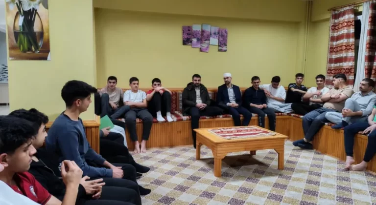 Lise Pansiyonlarında “Doğru Arkadaş Seçimi” Sohbeti