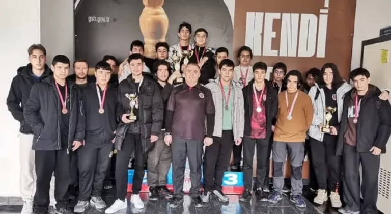 Okul Sporları Satranç İl Birinciliği Erzincan’da Nefes Kesti