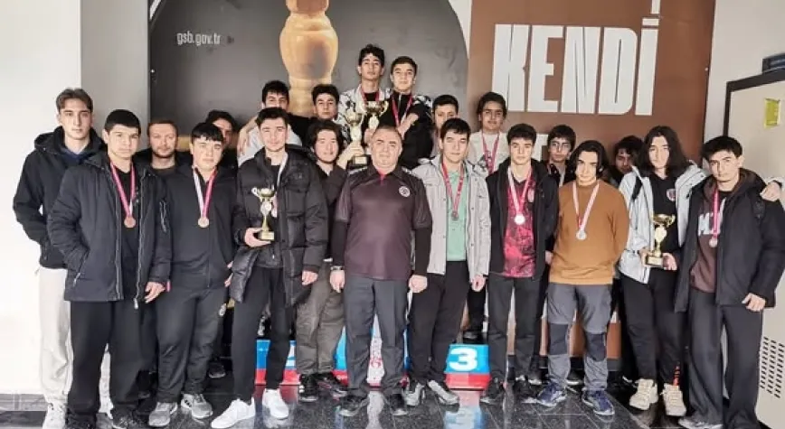 Okul Sporları Satranç İl Birinciliği Erzincan’da Nefes Kesti
