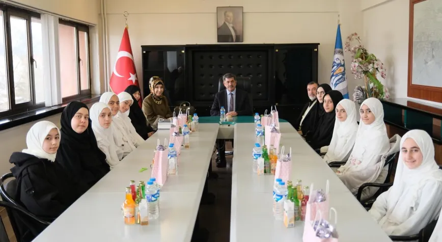 Sümbül Valide Sultan Kız Kur’an Kursu’ndan Başkan Aksun’a Ziyaret