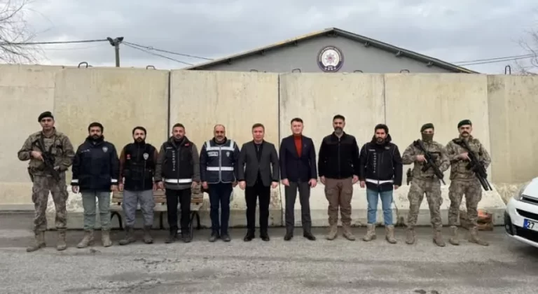 Vali Aydoğdu’dan Akyazı Polis Kontrol Noktası’na Ziyaret