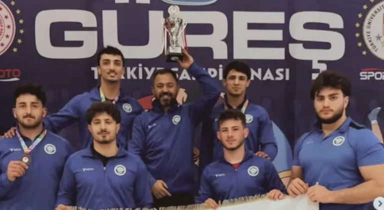 EBYÜ’lü Güreşçilerden Büyük Başarı: Türkiye Üçüncülüğü Geldi
