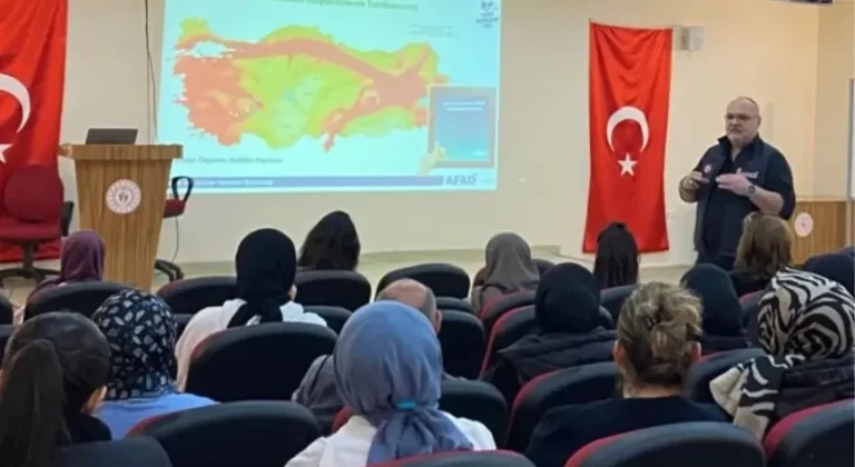AFAD Erzincan’dan Yurt Personeli ve Öğrencilerine Afet Eğitimi