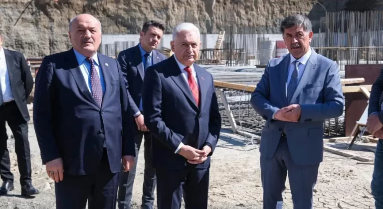 Binali Yıldırım Merkez Çarşısı’ndaki Çalışmaları İnceledi