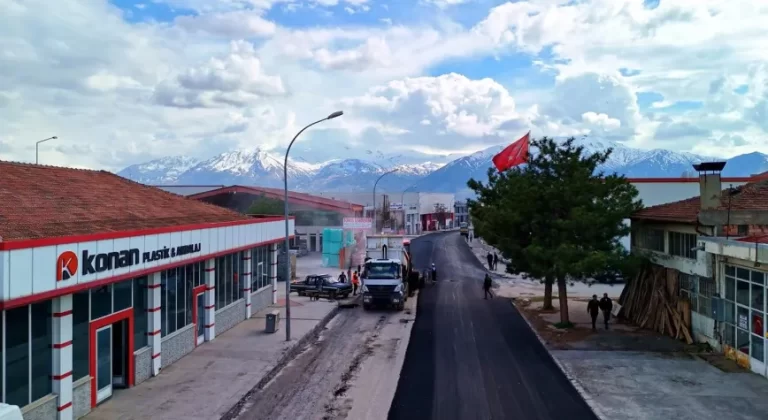 Dede Korkut Caddesi’nde Asfalt Yenileme Çalışması