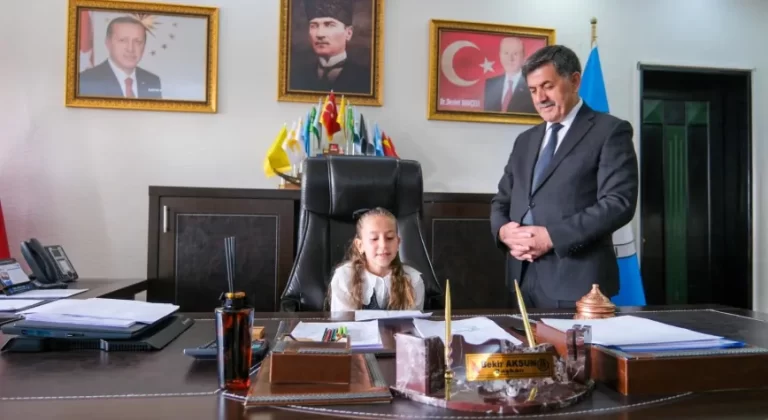 Erzincan’da 23 Nisan Coşkusu: Çocuklar Başkanlık Makamında