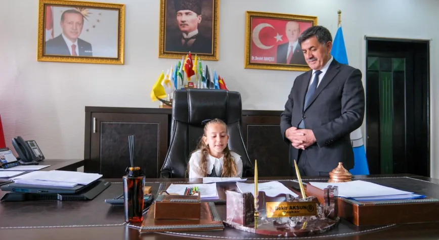 Erzincan’da 23 Nisan Coşkusu: Çocuklar Başkanlık Makamında