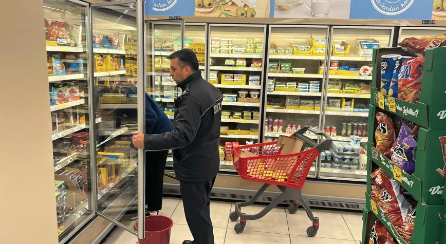 Erzincan’da Gece Denetimi: Zabıta Tarihi Geçmiş Ürünlere Geçit Vermedi