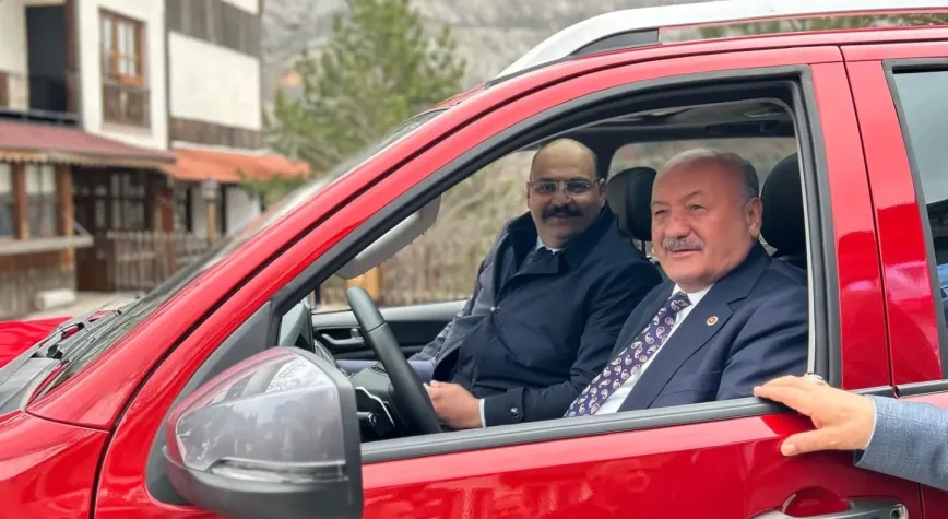 Kemaliye Belediyesi Araç Filosunu Güçlendirdi: 4×4 Arazi Aracı Hizmete Alındı