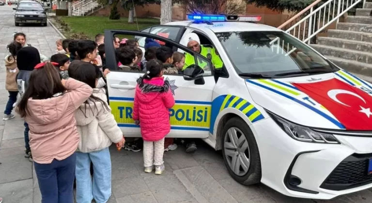 Minik Öğrencilerden Polislere Anlamlı Ziyaret
