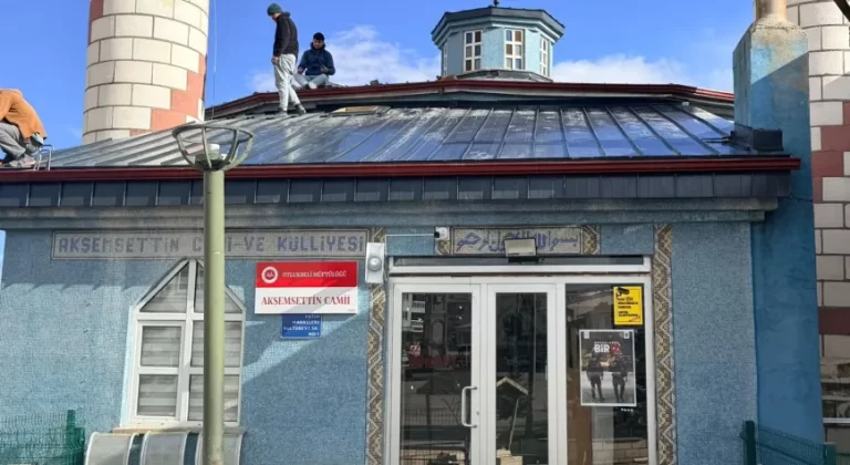 Otlukbeli’nde Camiler Yenilendi, Çatılar Güvence Altına Alındı