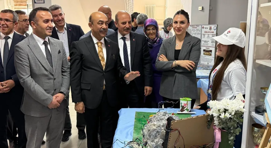 Şehit Polis Salih Zengin Ortaokulu’nda TÜBİTAK 4006 Bilim Fuarı Düzenlendi