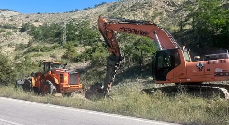 Erzincan-Kemah Yolunda Güvenlik İçin Düzenleme Çalışmaları Sürüyor