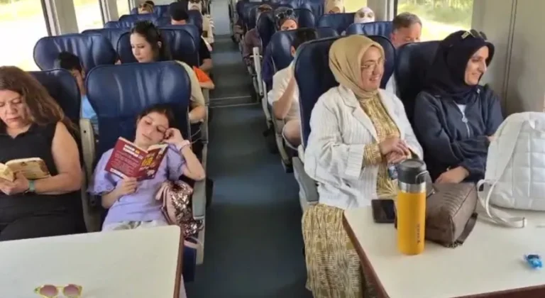 Erzincan’da “Trende Okuyorum” Projesiyle Öğrenciler Kitapla Yolculuk Yaptı
