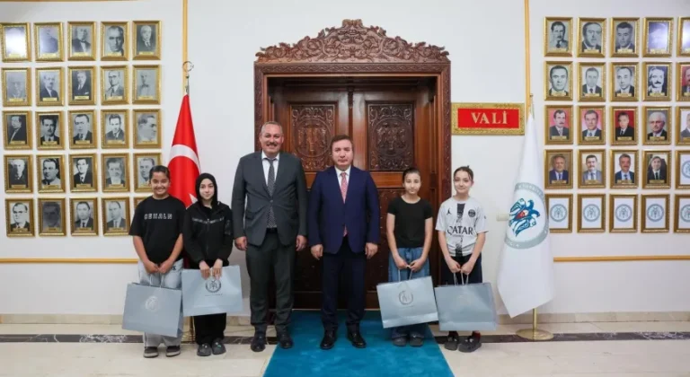 Değer Erzincan’ın Genç Karatecileri Vali Aydoğdu’nun Konuğu Oldu