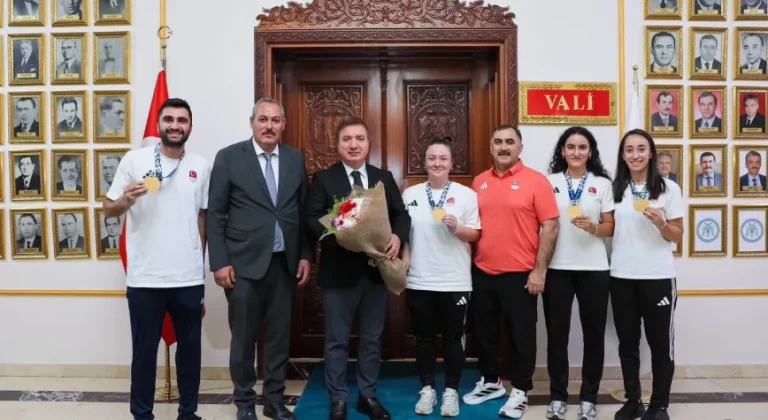 Erzincan’ın Altın Çocukları Valilikte: 5 Altın Madalyalık Gurur
