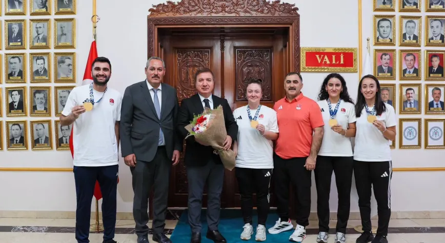 Erzincan’ın Altın Çocukları Valilikte: 5 Altın Madalyalık Gurur